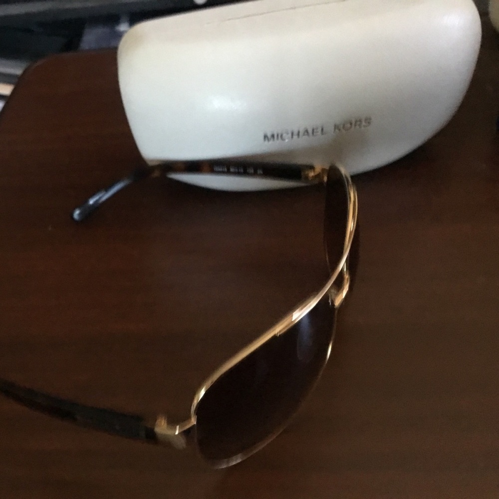 Aviator style Sunglasses